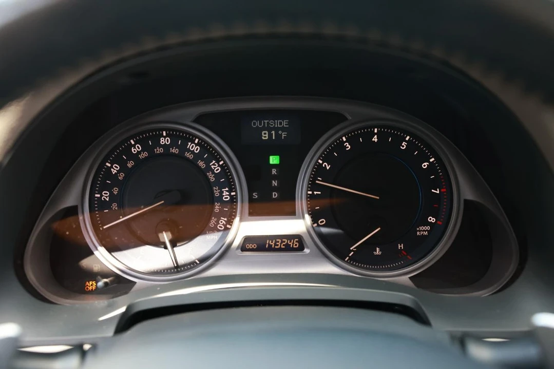 2010 Lexus IS 2nd Gen - Image 29 of 31