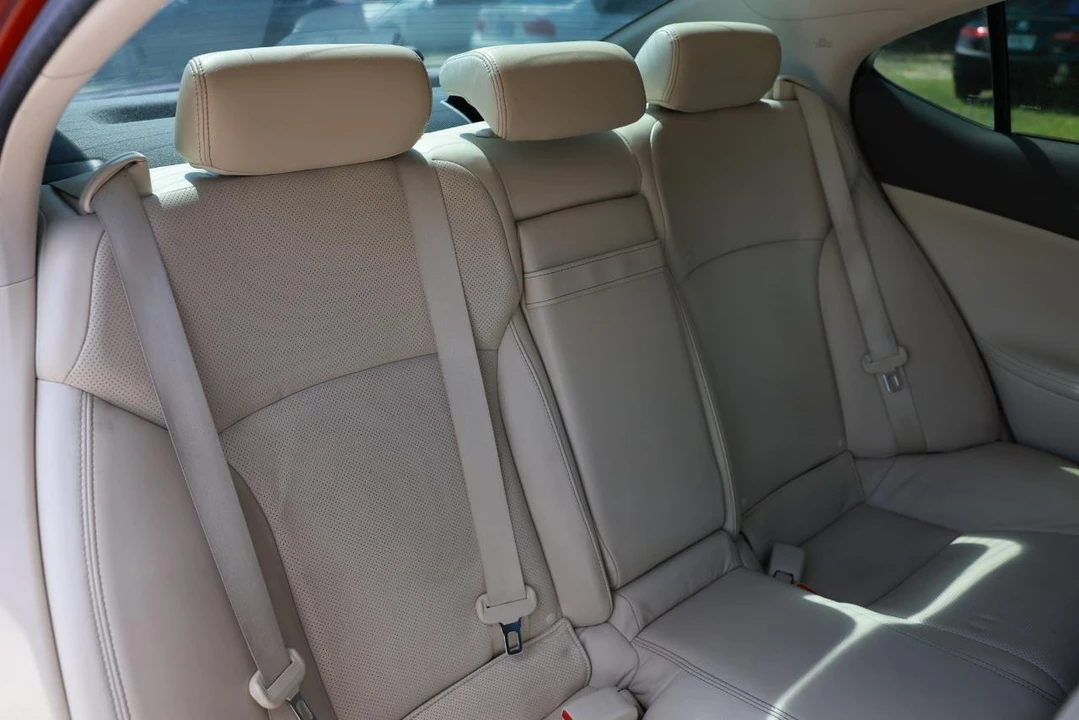 2010 Lexus IS 2nd Gen - Image 14 of 31