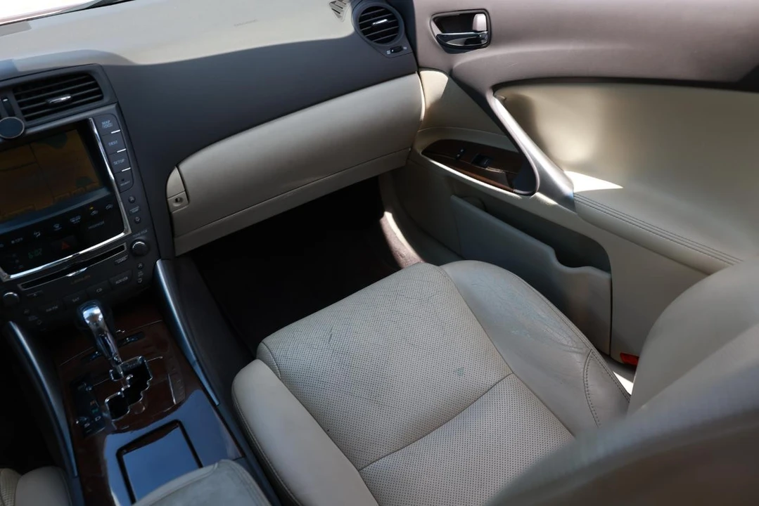 2010 Lexus IS 2nd Gen - Image 22 of 31