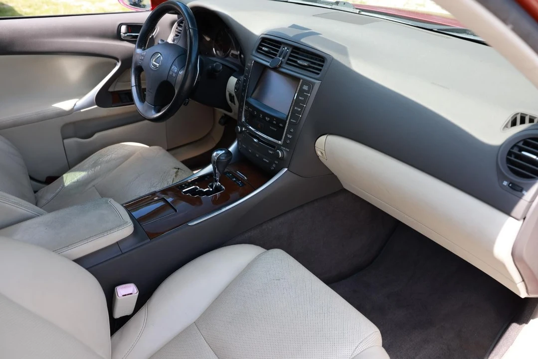 2010 Lexus IS 2nd Gen - Image 18 of 31