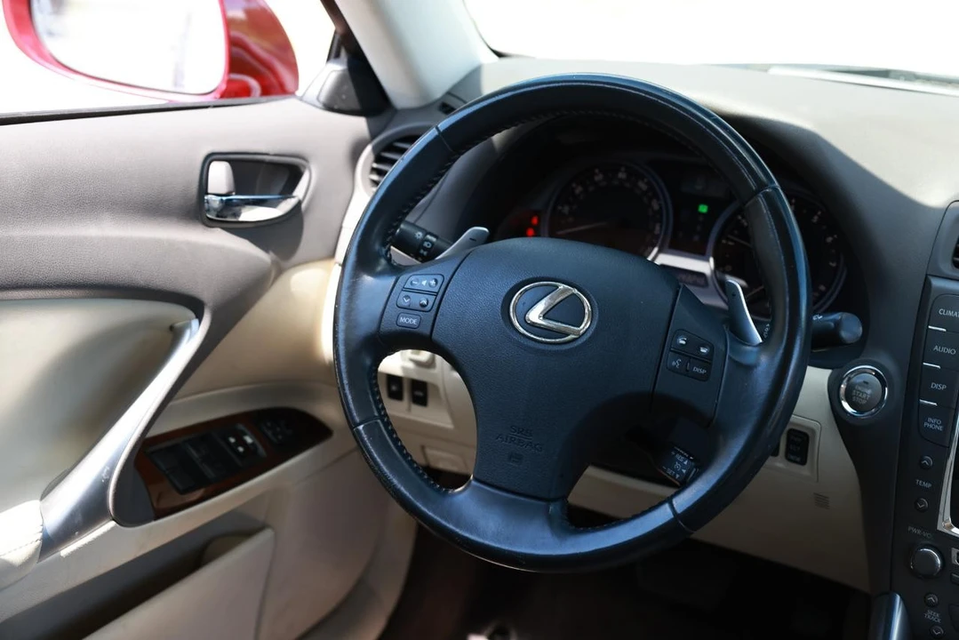 2010 Lexus IS 2nd Gen - Image 28 of 31