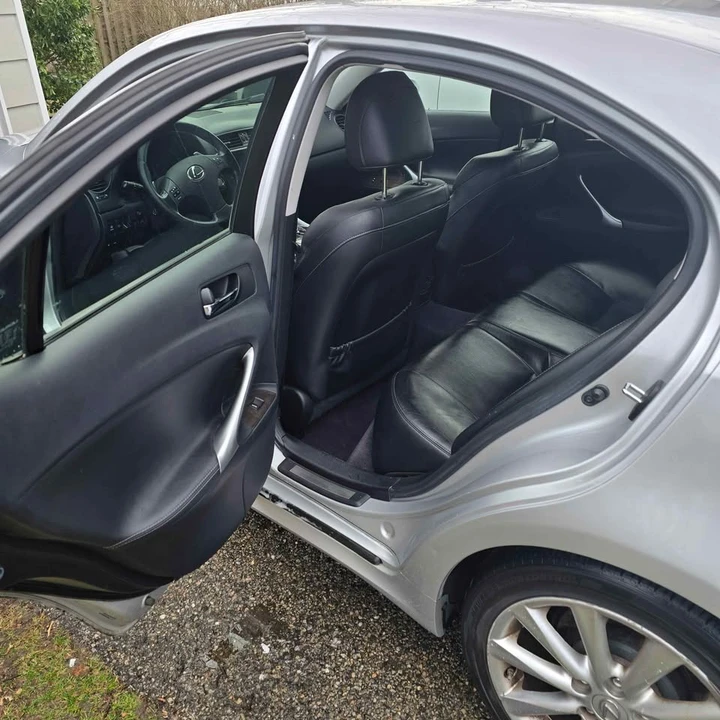 2010 Lexus IS 2nd Gen - Image 5 of 8