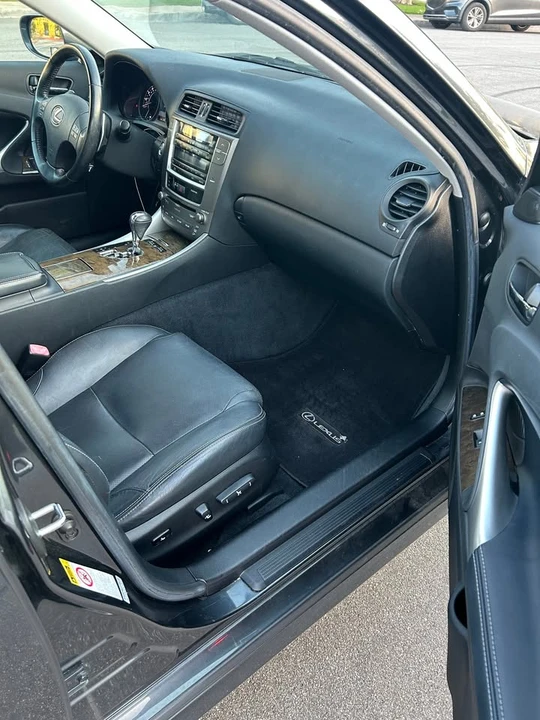 2010 Lexus IS 2nd Gen - Image 14 of 17