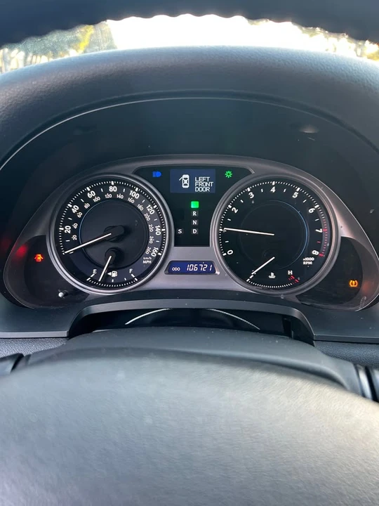 2010 Lexus IS 2nd Gen - Image 12 of 17