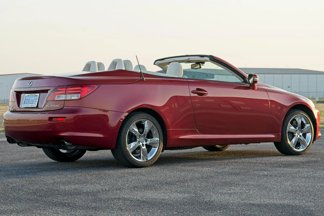 2010 Lexus IS 2nd Gen - Image 4 of 31