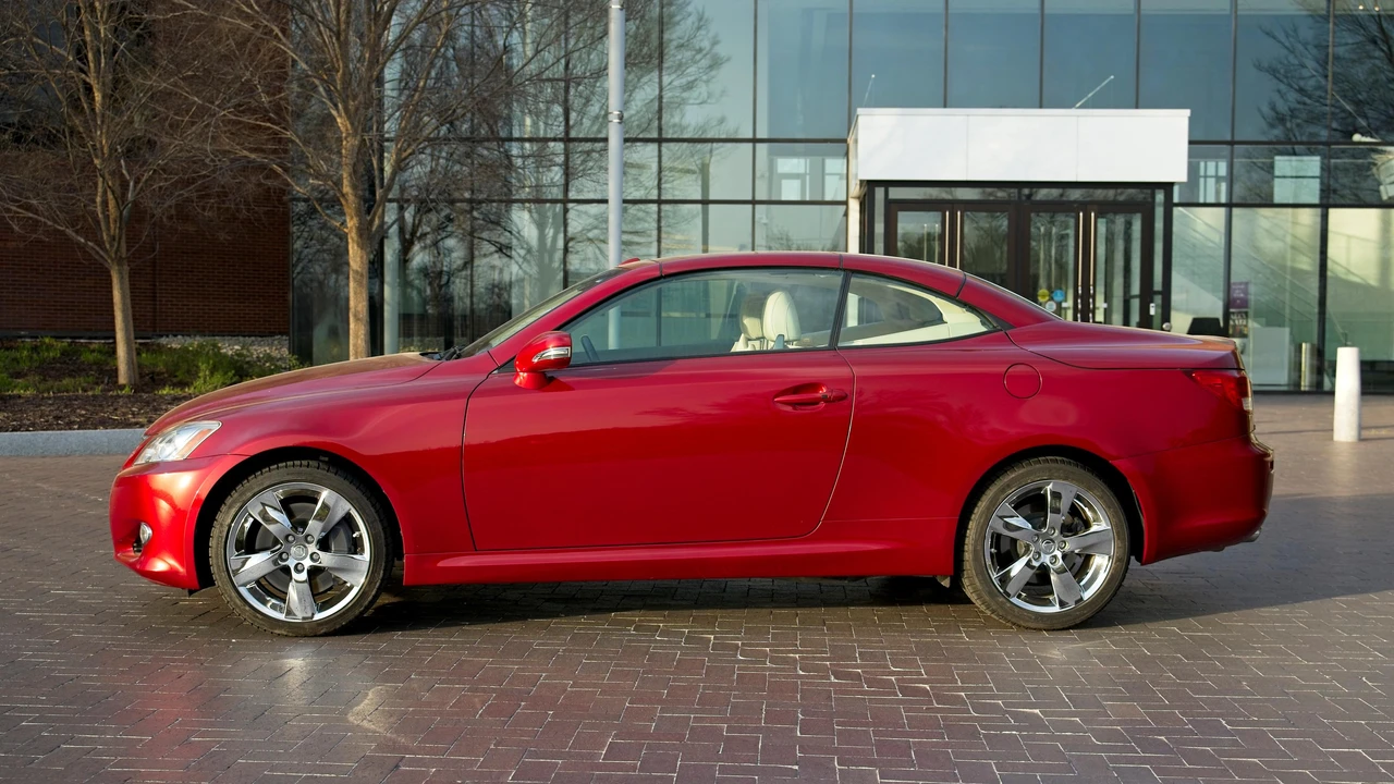 2010 Lexus IS 2nd Gen - Image 8 of 31