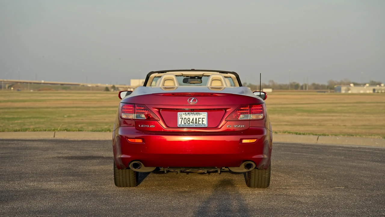 2010 Lexus IS 2nd Gen - Image 12 of 31