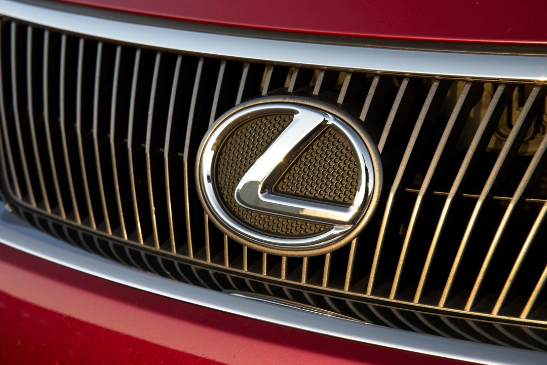 2010 Lexus IS 2nd Gen - Image 24 of 31