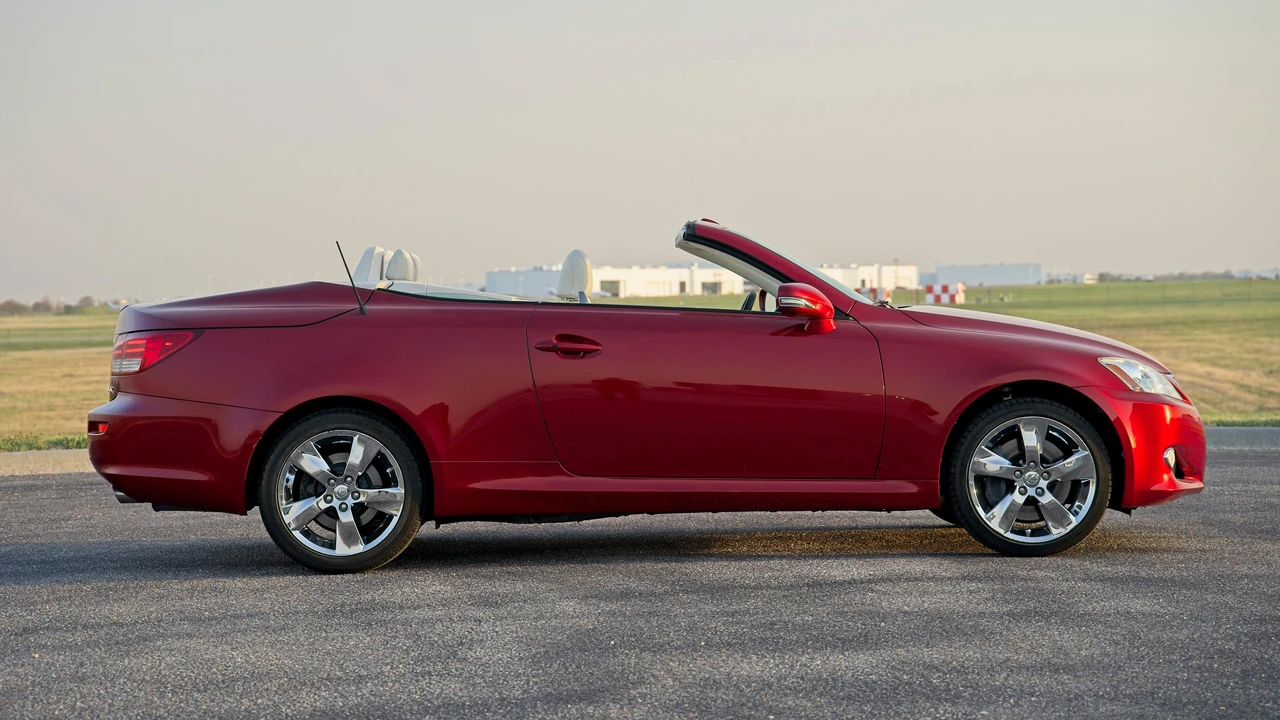 2010 Lexus IS 2nd Gen - Image 14 of 31