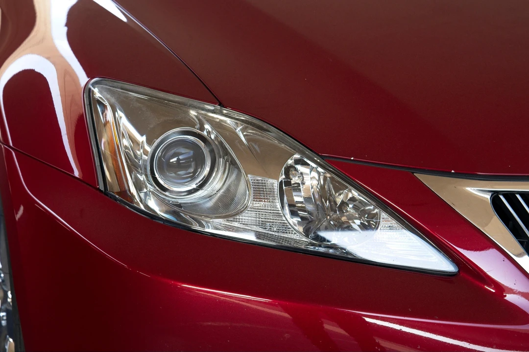 2010 Lexus IS 2nd Gen - Image 19 of 31
