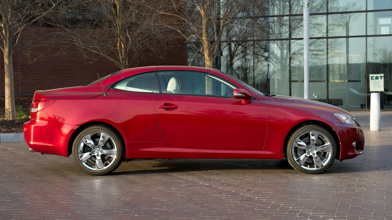 2010 Lexus IS 2nd Gen - Image 15 of 31