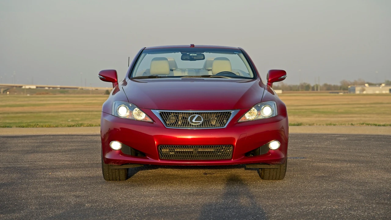 2010 Lexus IS 2nd Gen - Image 6 of 31