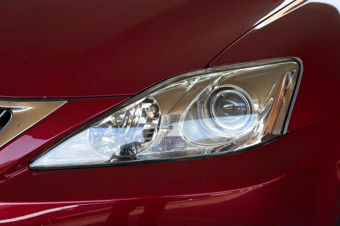 2010 Lexus IS 2nd Gen - Image 25 of 31