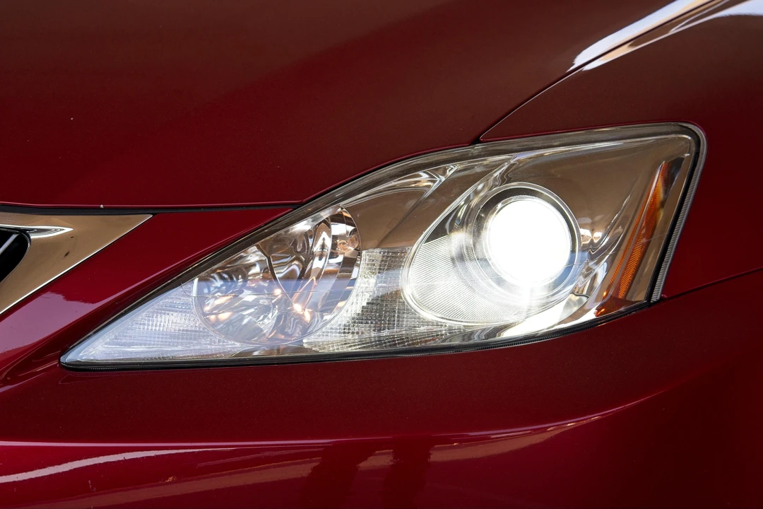2010 Lexus IS 2nd Gen - Image 26 of 31