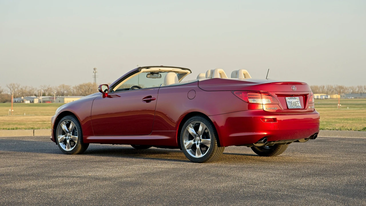 2010 Lexus IS 2nd Gen - Image 10 of 31