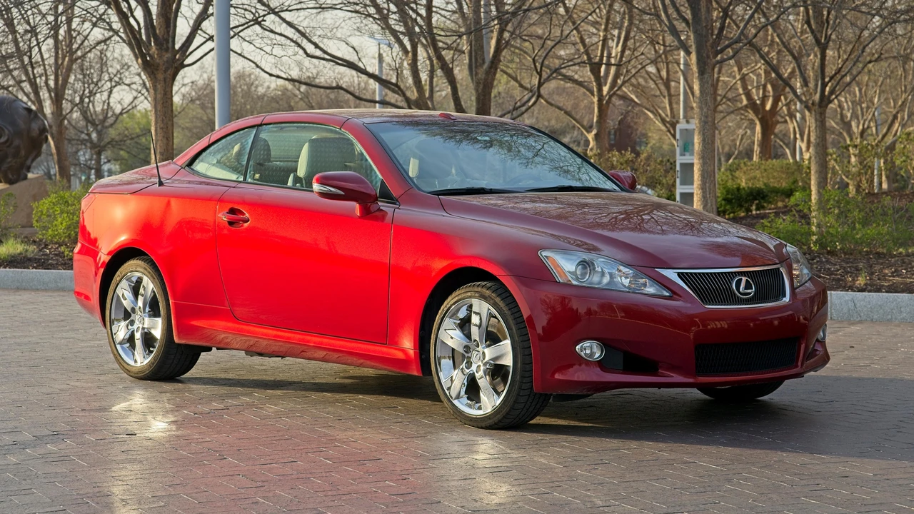 2010 Lexus IS 2nd Gen - Image 16 of 31