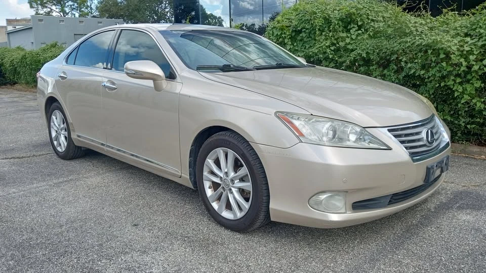 2010 Lexus ES 5th Gen - Image 4 of 12