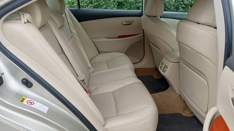 2010 Lexus ES 5th Gen - Image 9 of 12