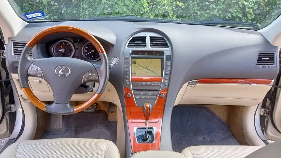 2010 Lexus ES 5th Gen - Image 10 of 12