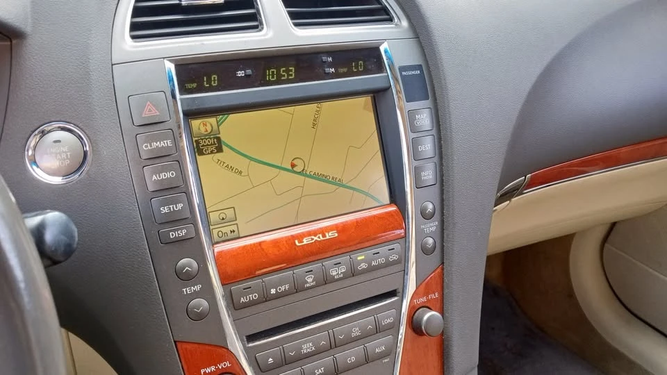2010 Lexus ES 5th Gen - Image 11 of 12