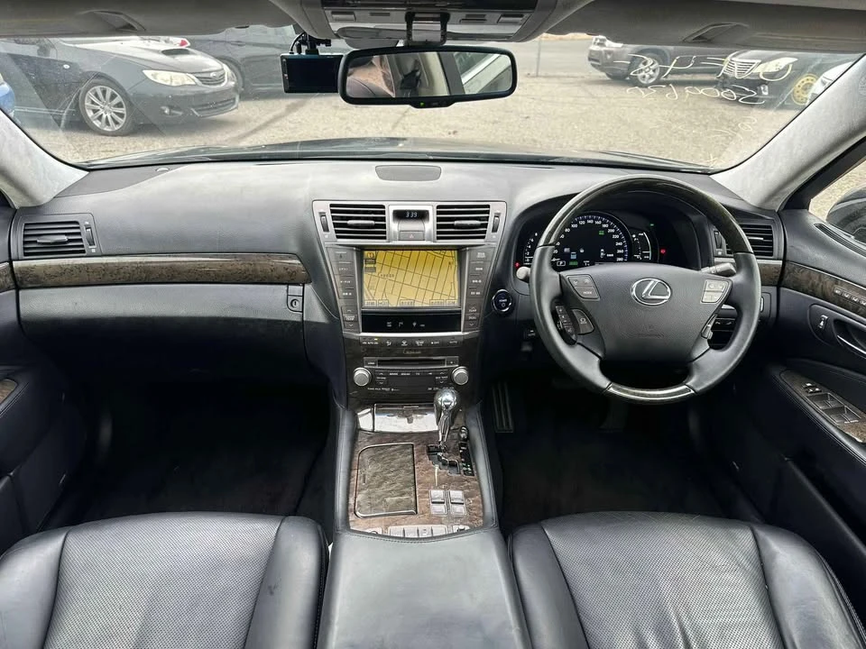 2010 Lexus LS 4th Gen - Image 8 of 10