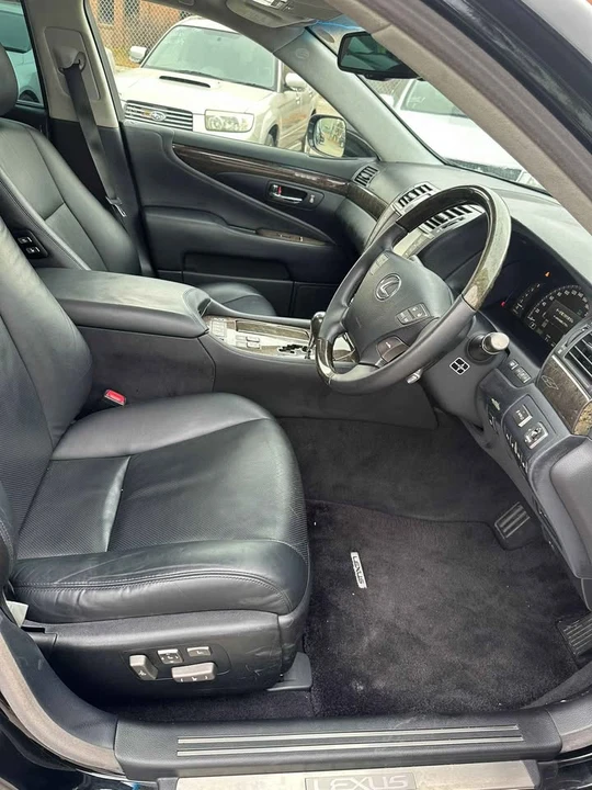 2010 Lexus LS 4th Gen - Image 9 of 10