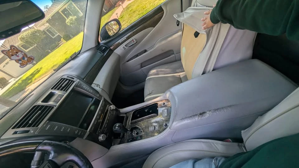 2010 Lexus LS 4th Gen - Image 7 of 10