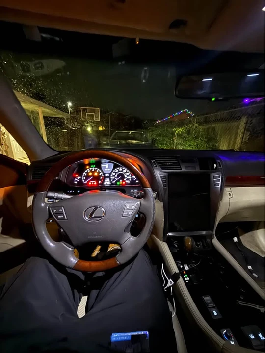 2010 Lexus LS 4th Gen - Image 5 of 5