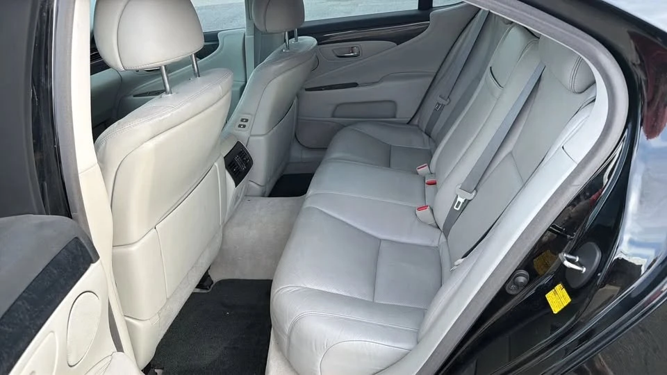 2010 Lexus LS 4th Gen - Image 4 of 6