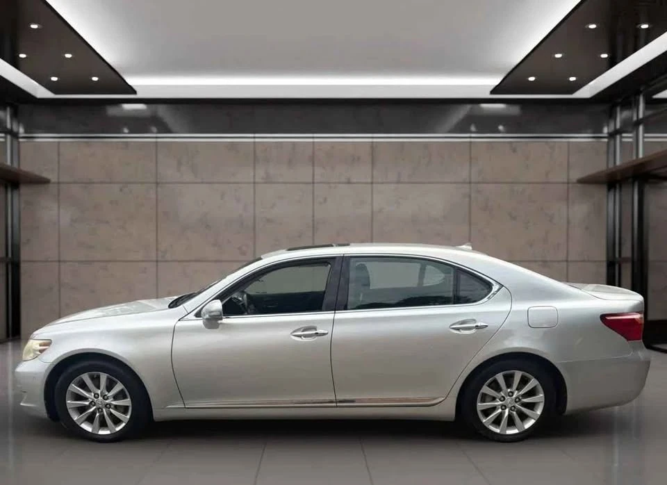 2010 Lexus LS 4th Gen - Image 5 of 10