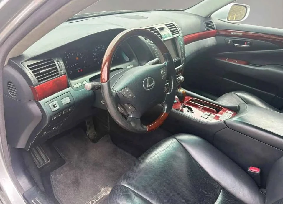 2010 Lexus LS 4th Gen - Image 7 of 10