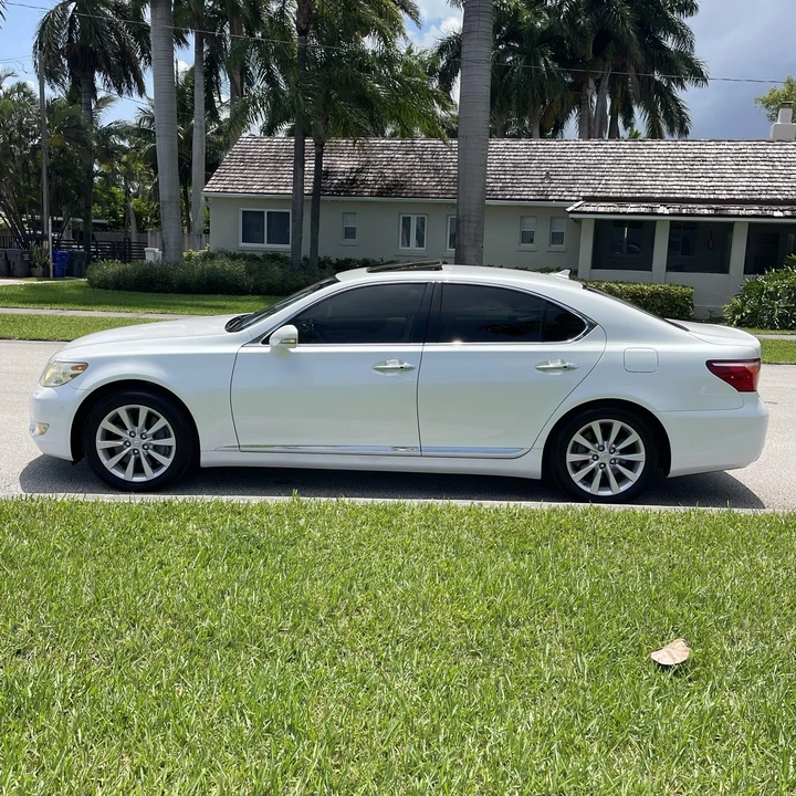 2010 Lexus LS 4th Gen - Image 7 of 12