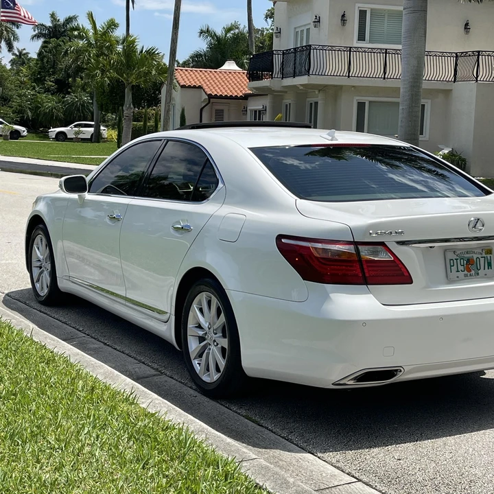 2010 Lexus LS 4th Gen - Image 9 of 12
