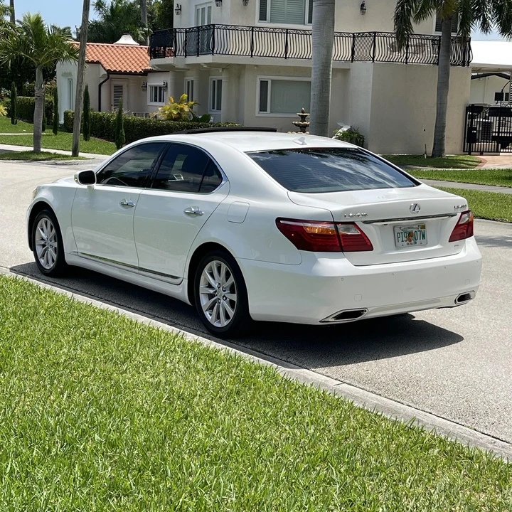2010 Lexus LS 4th Gen - Image 8 of 12