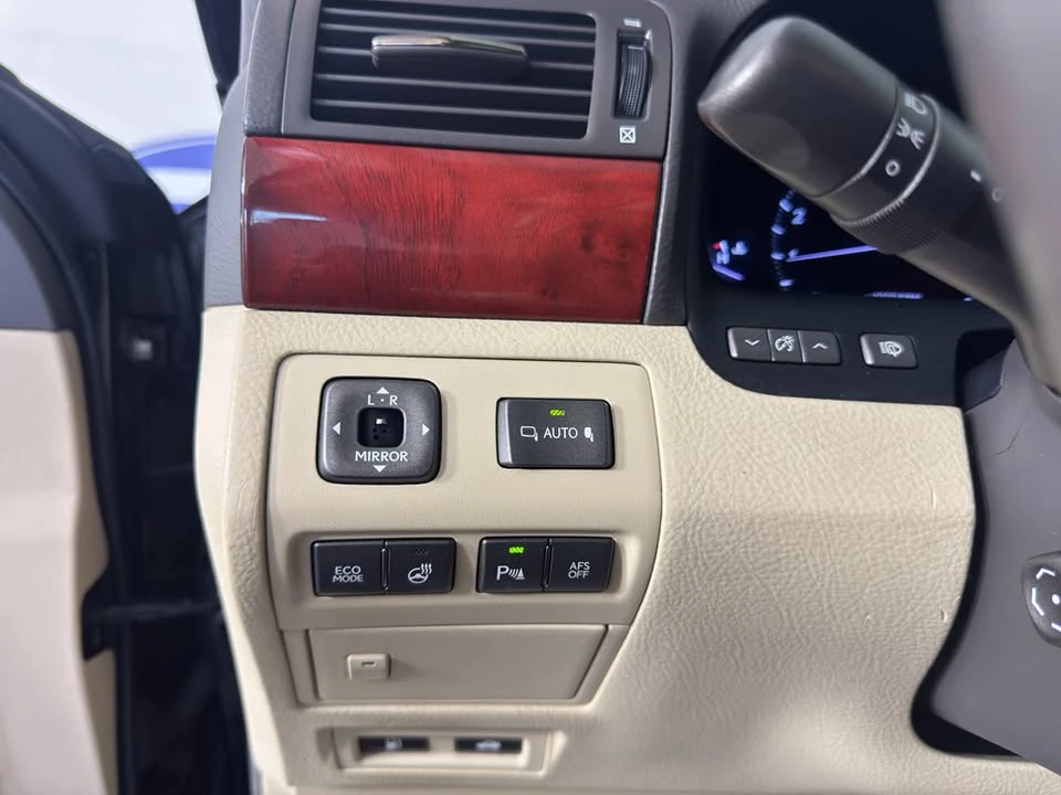 2010 Lexus LS 4th Gen - Image 16 of 20