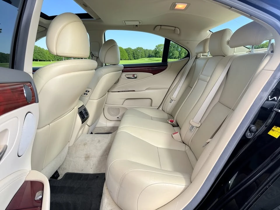 2010 Lexus LS 4th Gen - Image 12 of 13