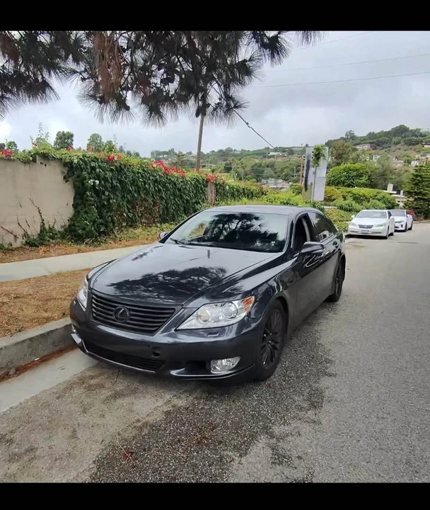 2010 Lexus LS 4th Gen - Image 5 of 10