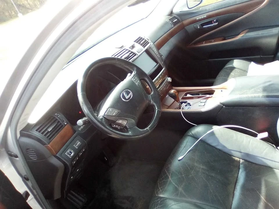 2010 Lexus LS 4th Gen - Image 4 of 5