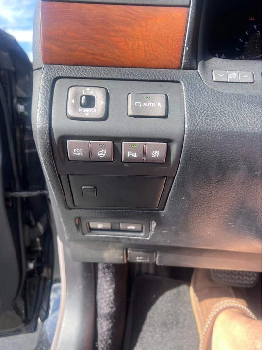 2010 Lexus LS 4th Gen - Image 10 of 13