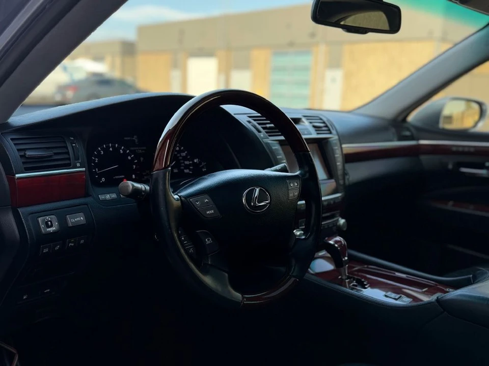 2010 Lexus LS 4th Gen - Image 9 of 19