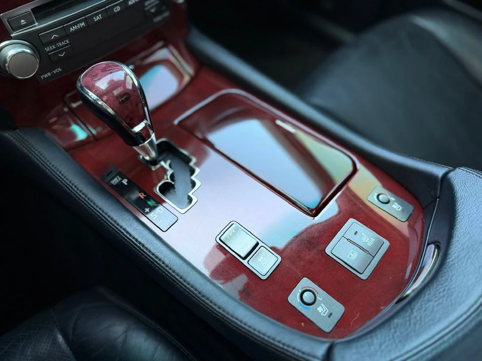 2010 Lexus LS 4th Gen - Image 17 of 19