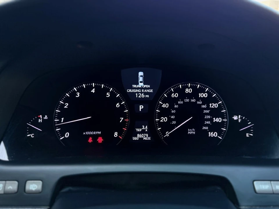 2010 Lexus LS 4th Gen - Image 15 of 19