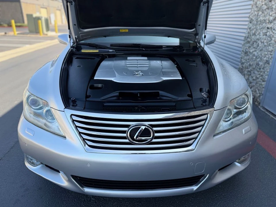 2010 Lexus LS 4th Gen - Image 18 of 19