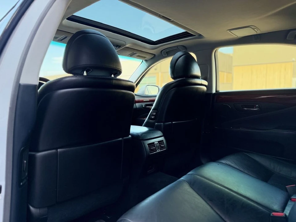 2010 Lexus LS 4th Gen - Image 12 of 19
