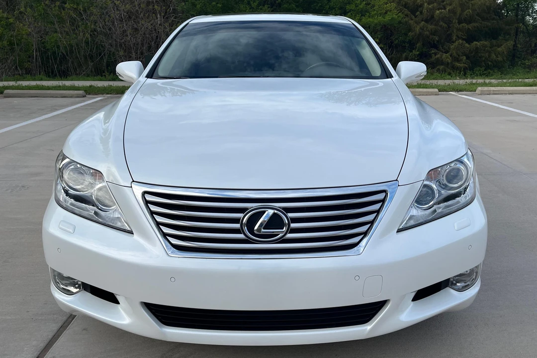 2010 Lexus LS 4th Gen - Image 2 of 31