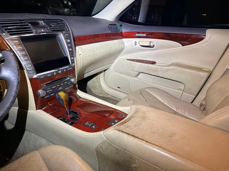 2010 Lexus LS 4th Gen - Image 21 of 23