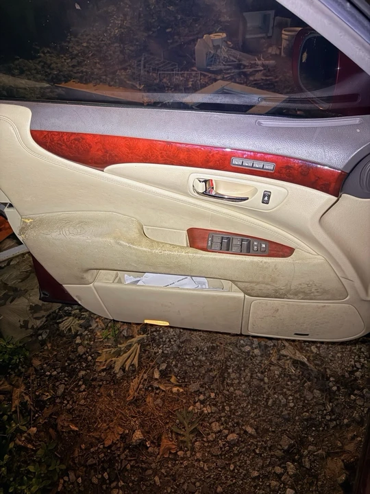 2010 Lexus LS 4th Gen - Image 17 of 23