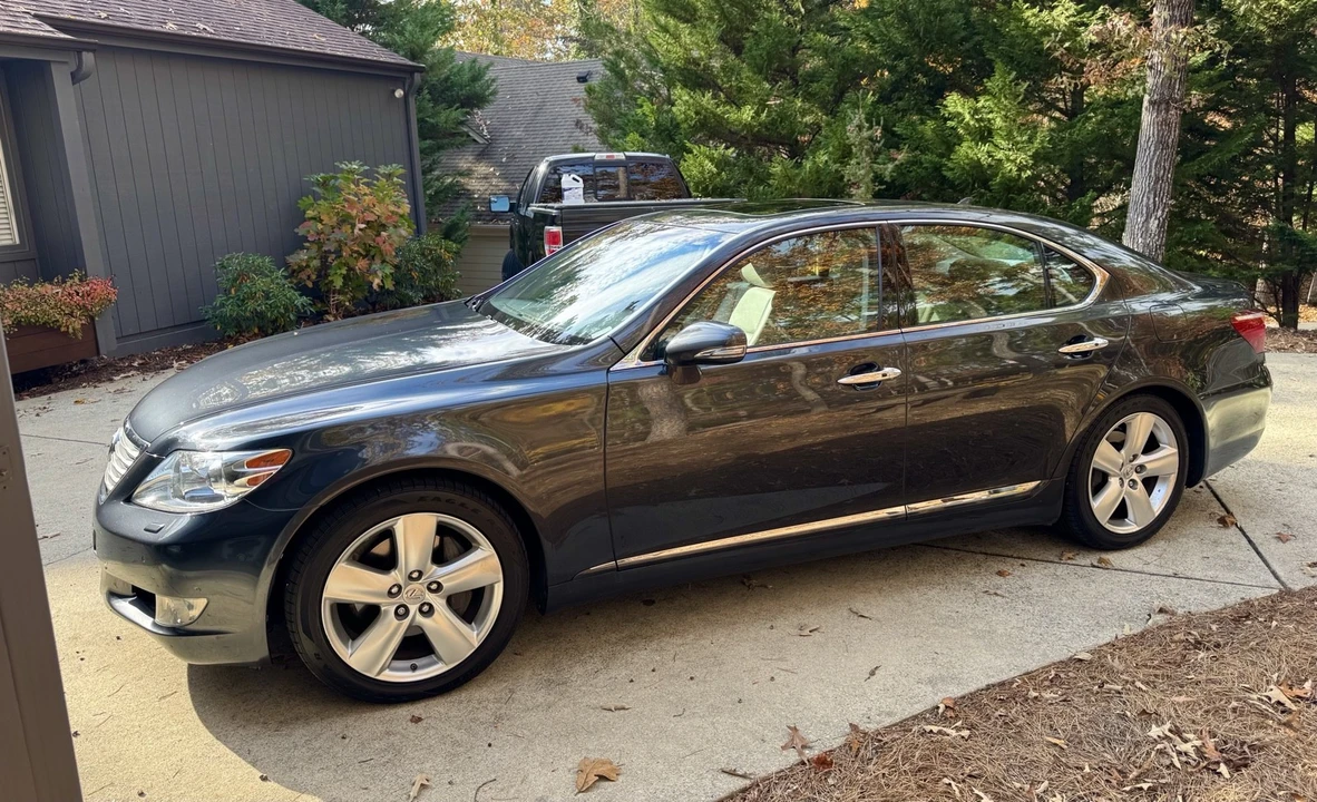 2010 Lexus LS 4th Gen - Image 4 of 9