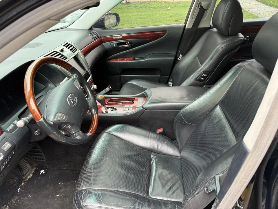 2010 Lexus LS 4th Gen - Image 15 of 18
