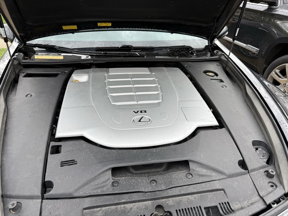 2010 Lexus LS 4th Gen - Image 17 of 18